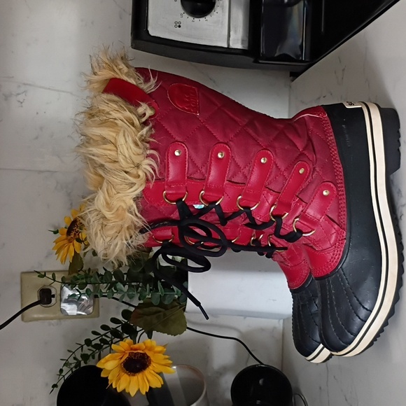Sorel Red and Black Winter Boots - Picture 4 of 8